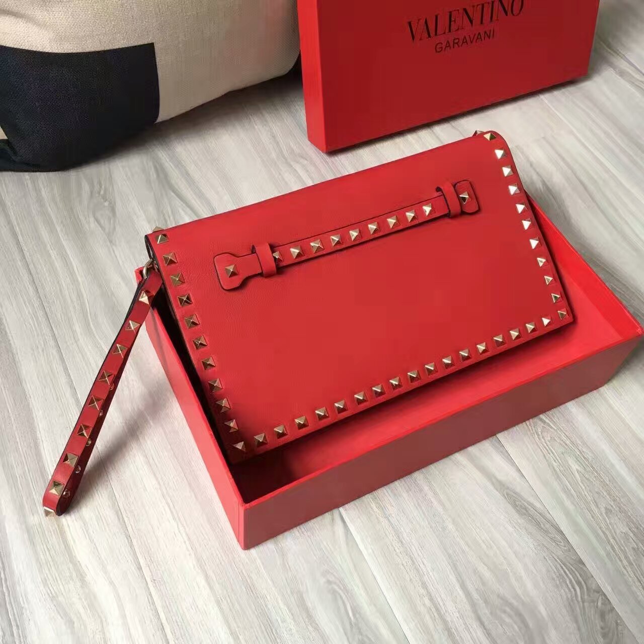 Valentino Rockstud Clutch 28cm Red [1318 Red] - $246.50 : Wholesale ...